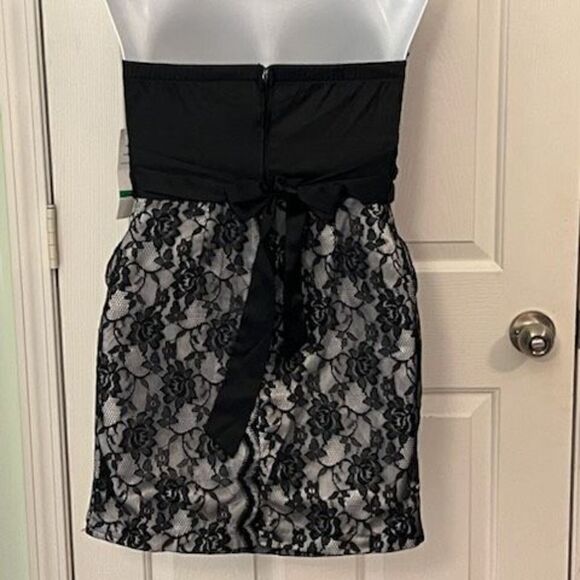 Snap Black and Lace Strapless Party Dress. Size Junior's 11 - Picture 9 of 9